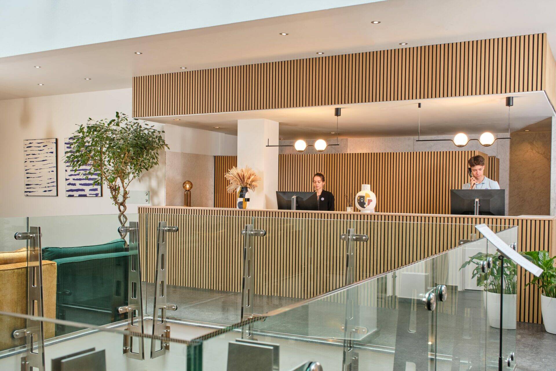 hotel_aqua_reception_1-1-min.jpg